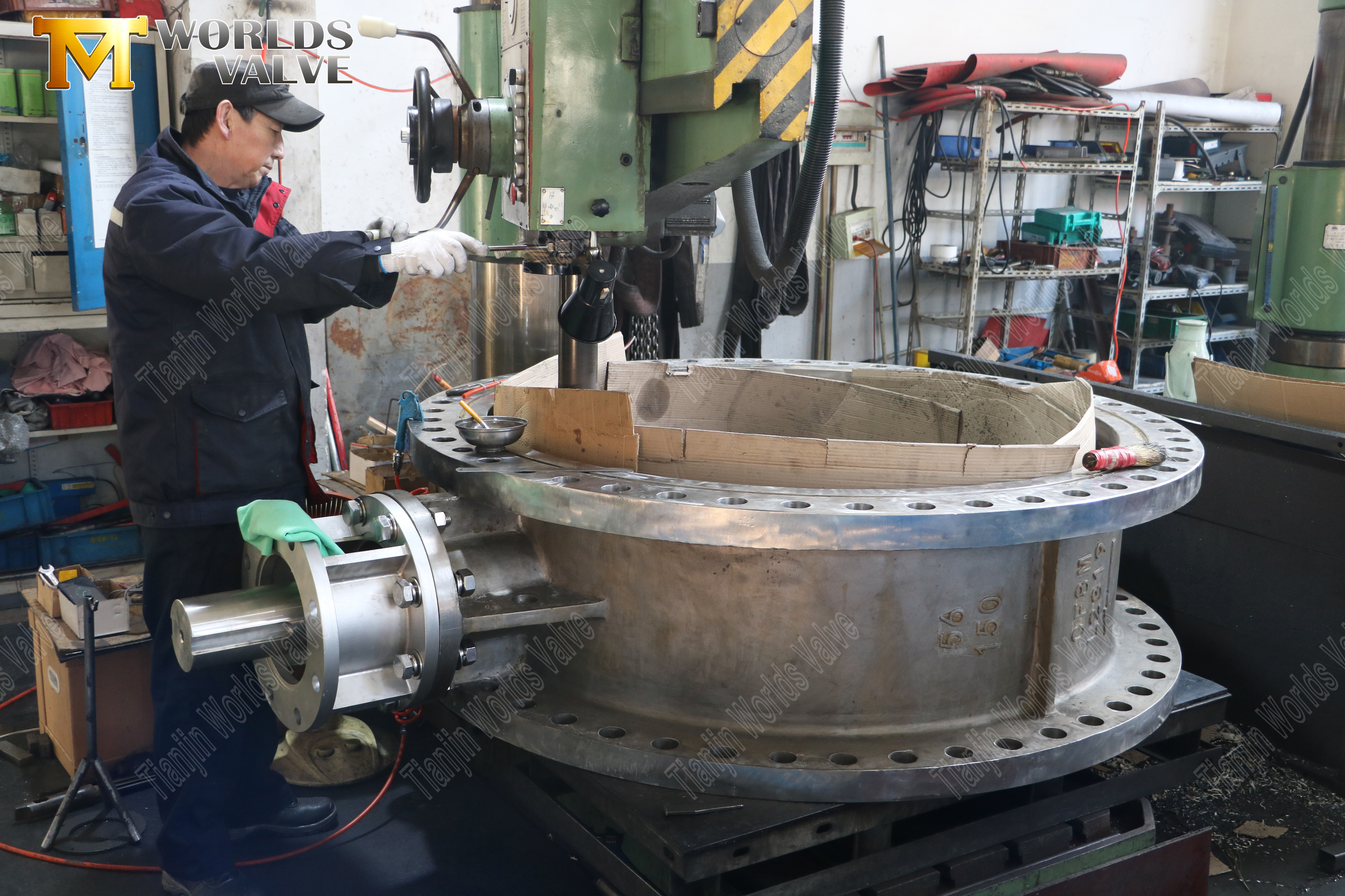 Forage des trous d'&eacute;pingle sur le disque de soupape de papillon